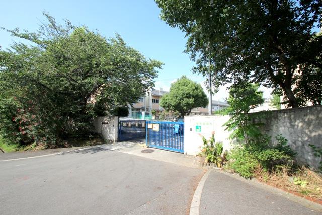 Primary school. Sakaishiritsu Miyayamadai until elementary school 193m