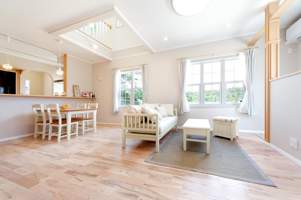 Building plan example (introspection photo). The first floor living room photo of model house. 1F is solid flooring is standard specification.