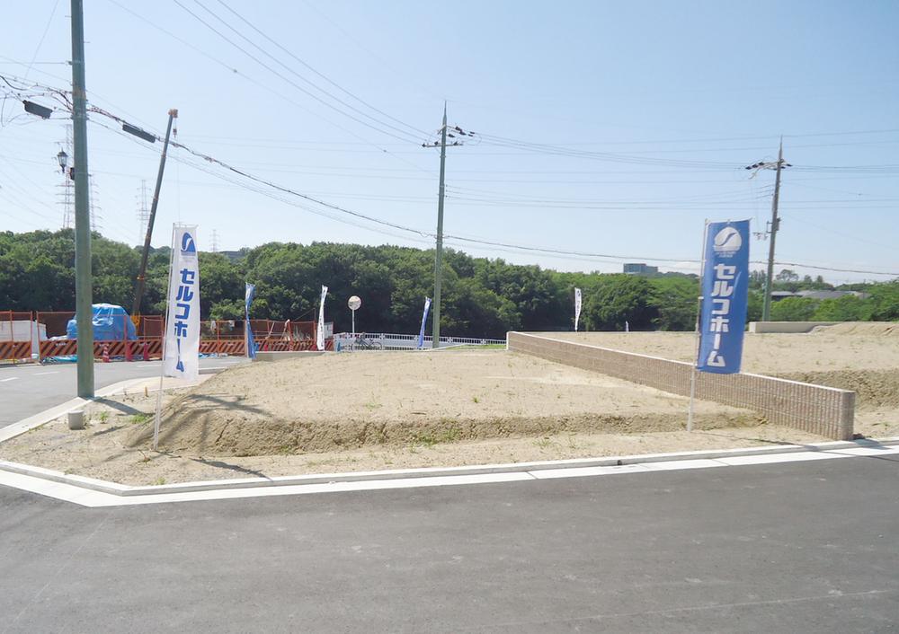 Local photos, including front road. Local (July 2013) is No. 109 locations of shooting three quarters Toronto Island City District. The south and east is a sunny corner lot facing the road.