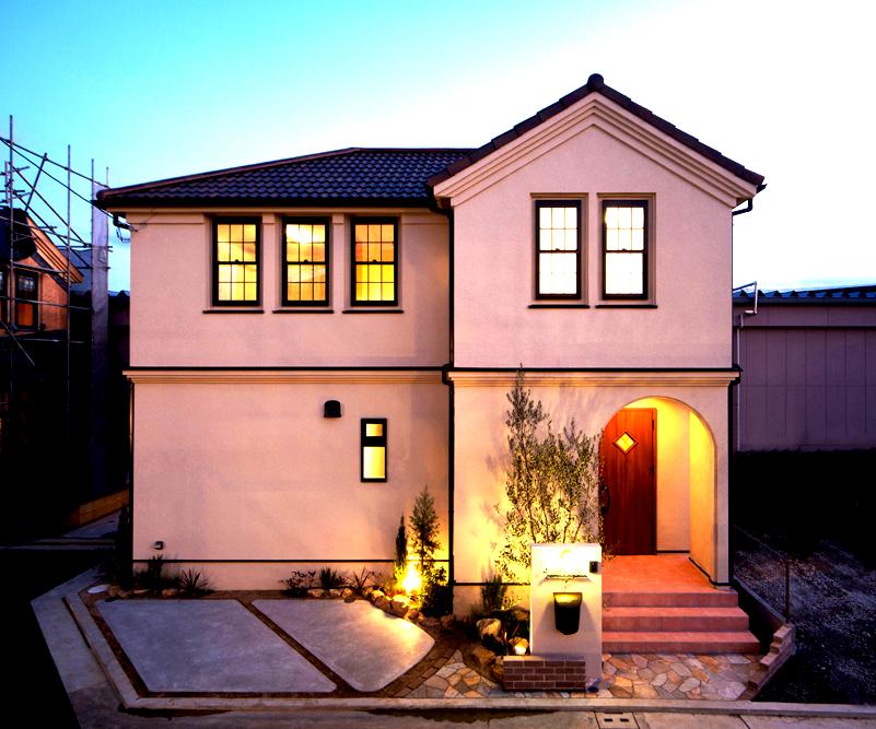 Same specifications photos (appearance). It looks like if you were standing there for a long time. The streets that moist and blend into the landscape, Gently wrap the person who visit.