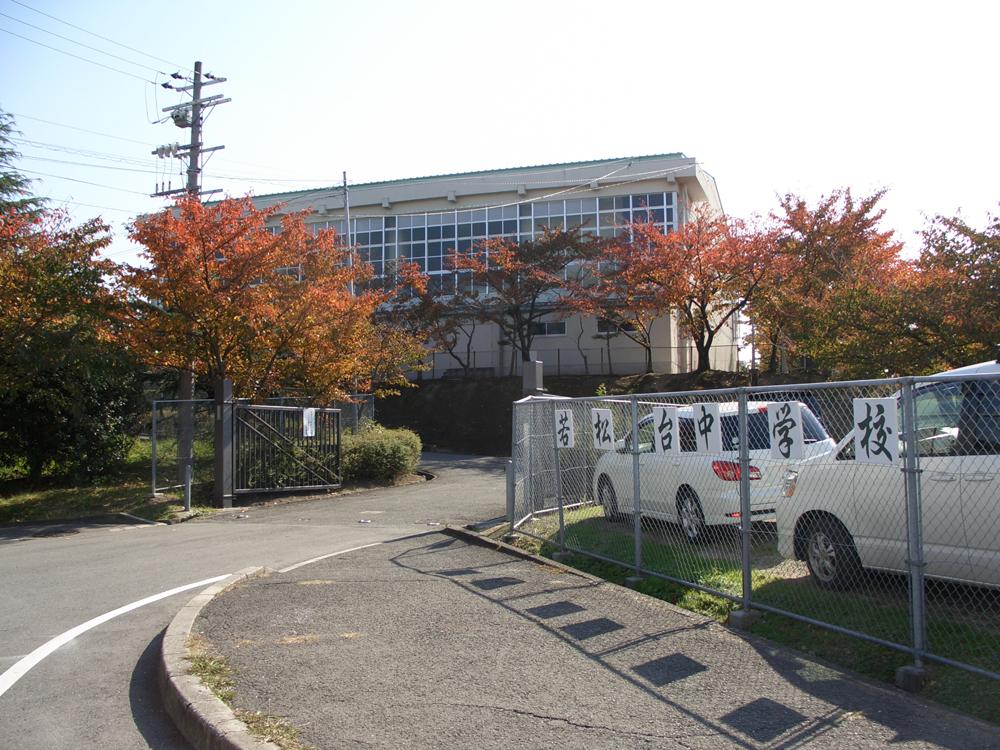 Junior high school. Sakaishiritsu Wakamatsudai until junior high school 1100m