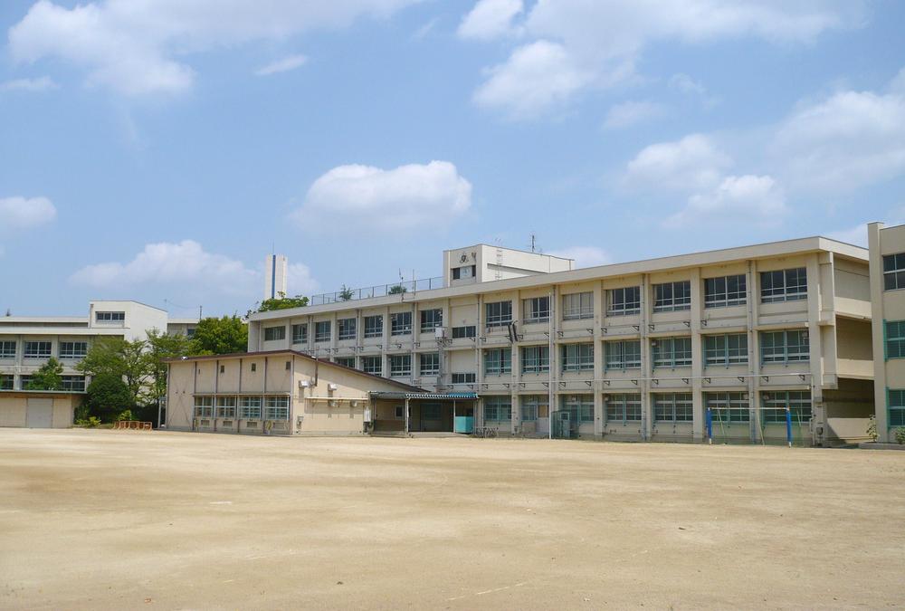 Primary school. 118m until the Sakai Municipal Chayamadai Elementary School