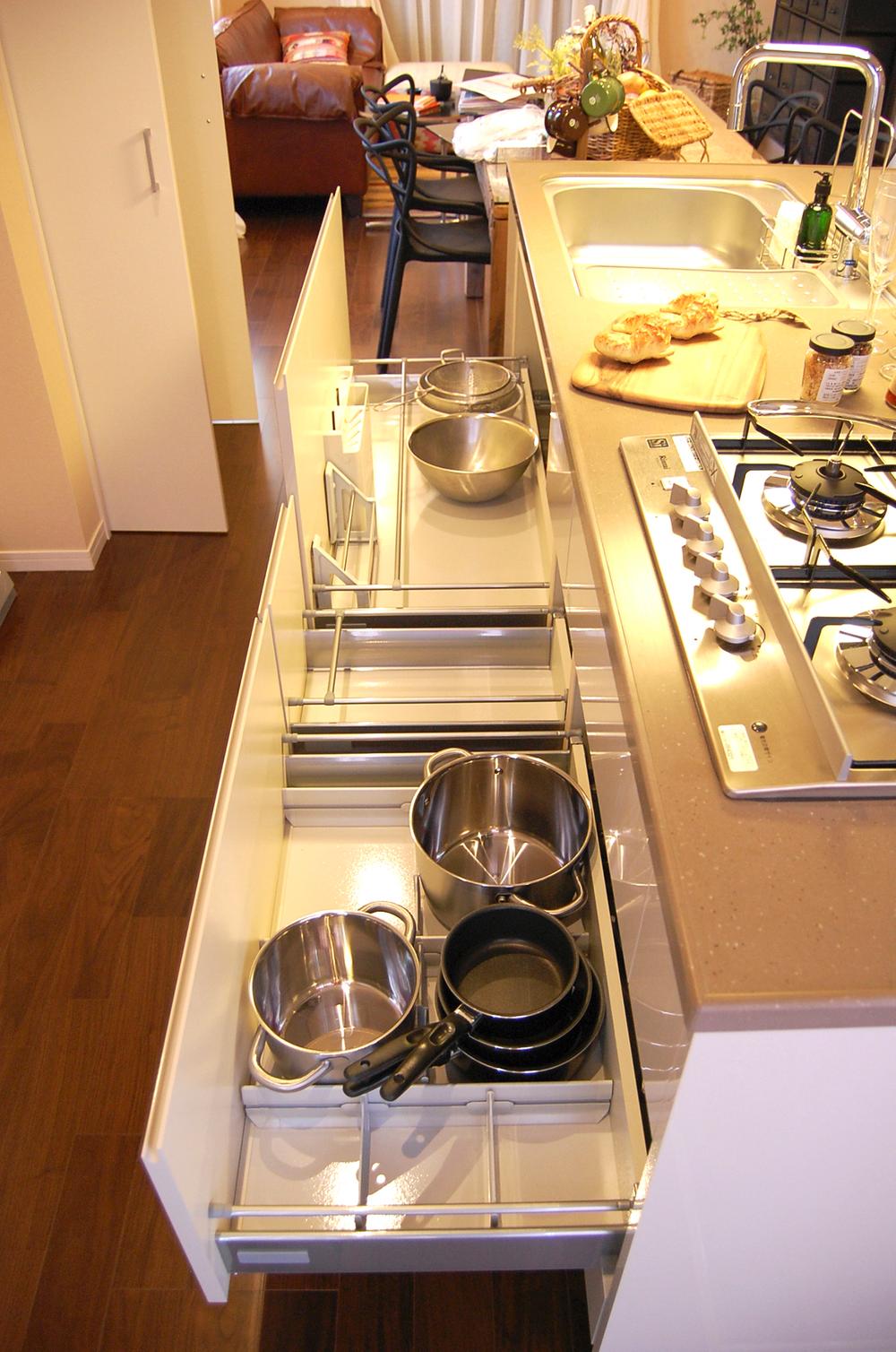 Other Equipment. Kitchen storage of large capacity. Space is also convinced you were favorite dishes is the storage of cookware. Care Ease Because the bottom plate are put the enamel panel.