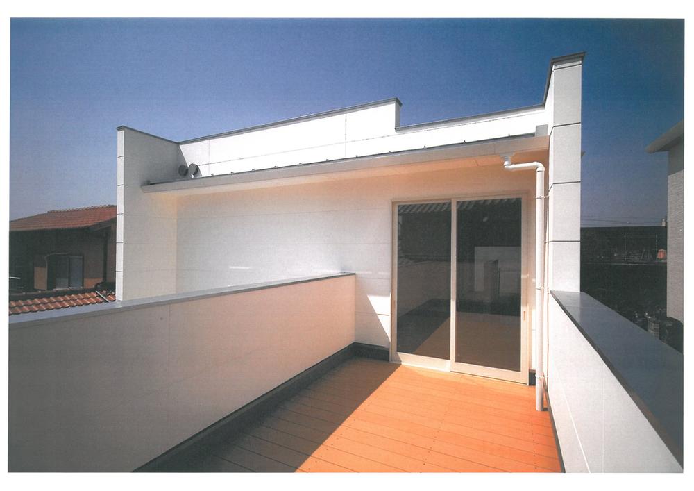 Balcony. Local (February 2007) Shooting, Sunny second floor of the deck.