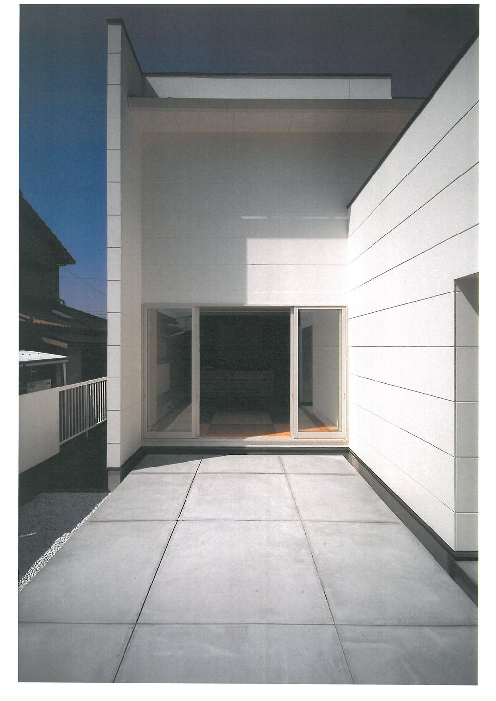 Garden. Local (February 2007) Shooting, Living is the back of the terrace.