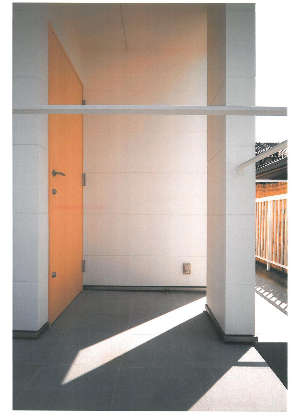 Entrance. Local (February 2007) Shooting, It is the entrance before the porch part.