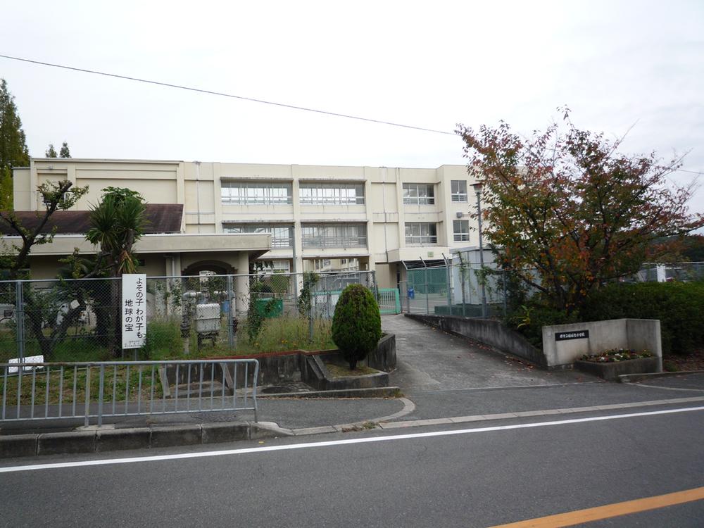 Primary school. Makizukadai until elementary school 1120m