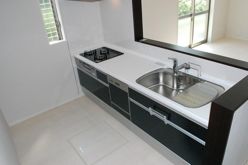 Kitchen. Cleanup made, With dish washing and drying machine