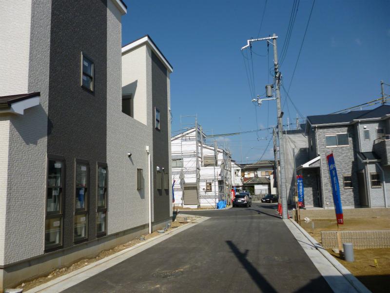 Local photos, including front road. Local (10 May 2013) Shooting