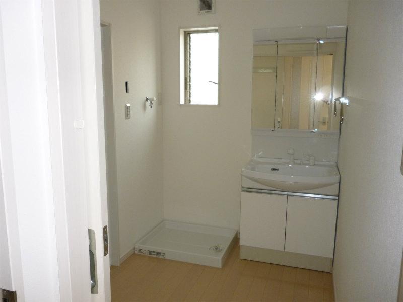 Wash basin, toilet. Indoor (11 May 2013) Shooting