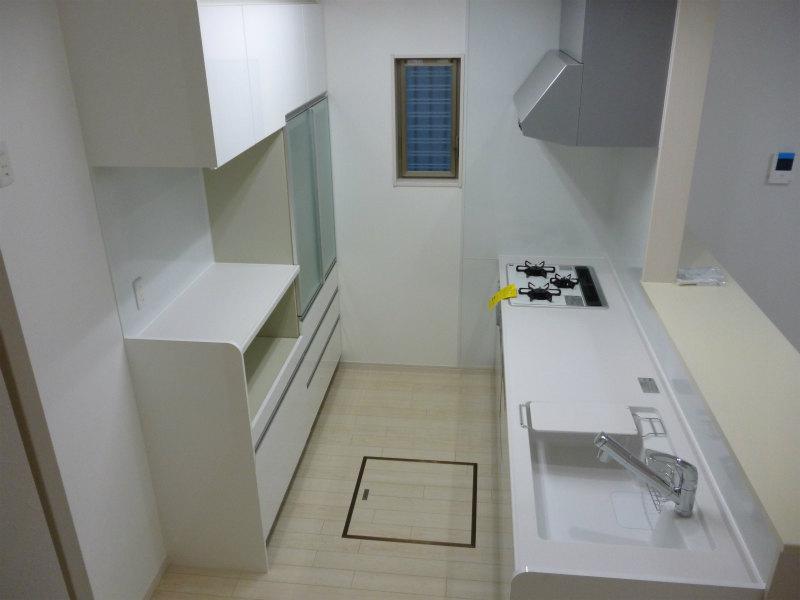 Kitchen. Indoor (11 May 2013) Shooting