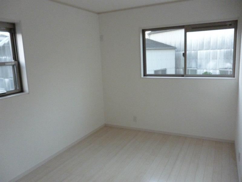 Non-living room. Indoor (11 May 2013) Shooting