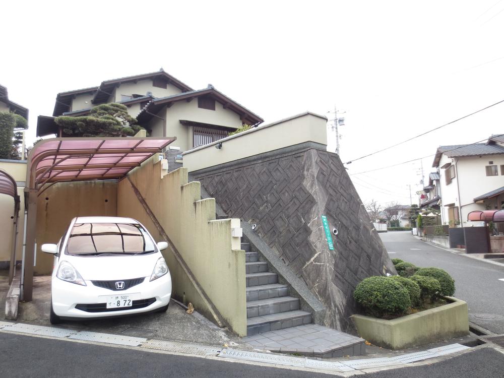 Local appearance photo. It is home of a hill built in corner lot ☆