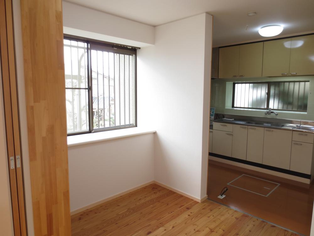 Living. Dining space of the living room ☆ Also it comes with a storage rack ☆