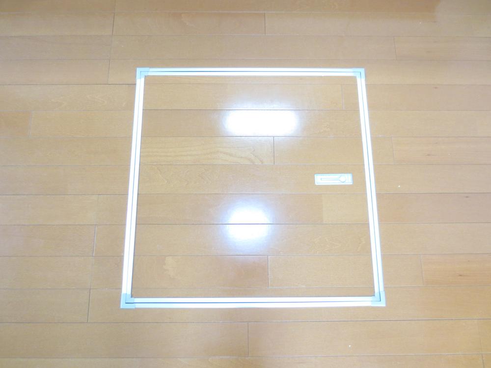 Other. Underfloor Storage is also equipped ☆