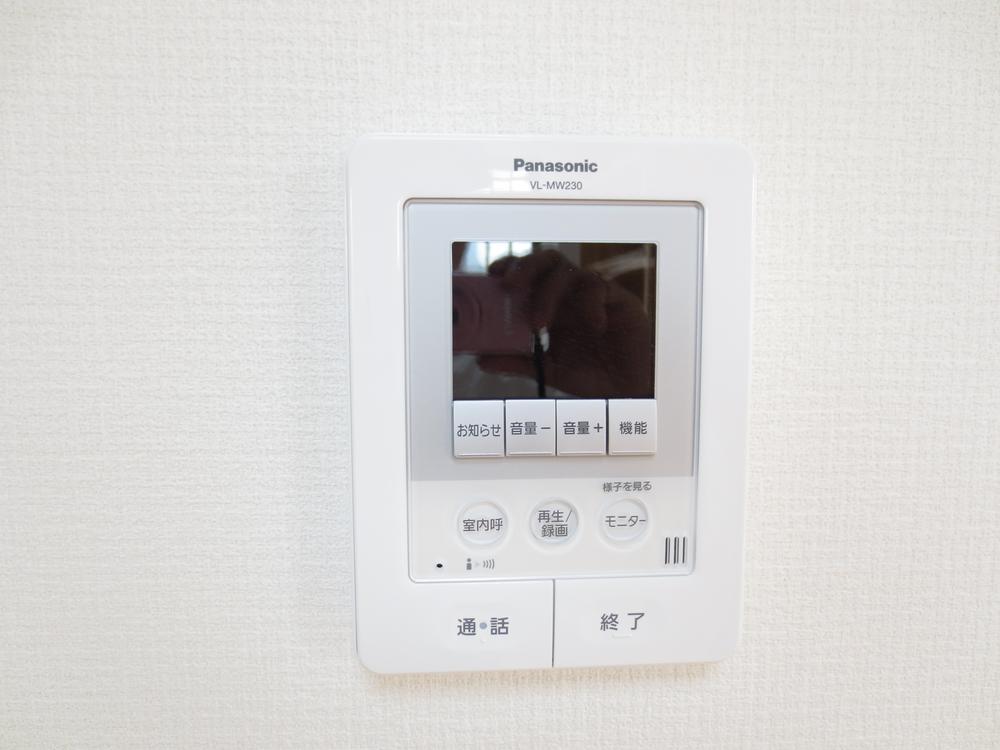 Other. It is a monitor with intercom of visitors during the peace of mind ☆