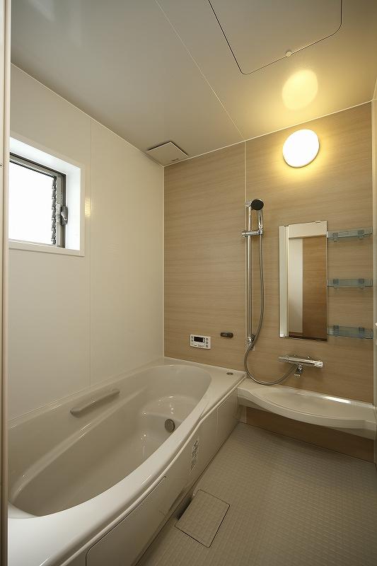 Bathroom. Bathroom (12 May 2012) spacious tub of shooting 1616 size (INAX) will be able to enter the spacious bathtub also adult male.