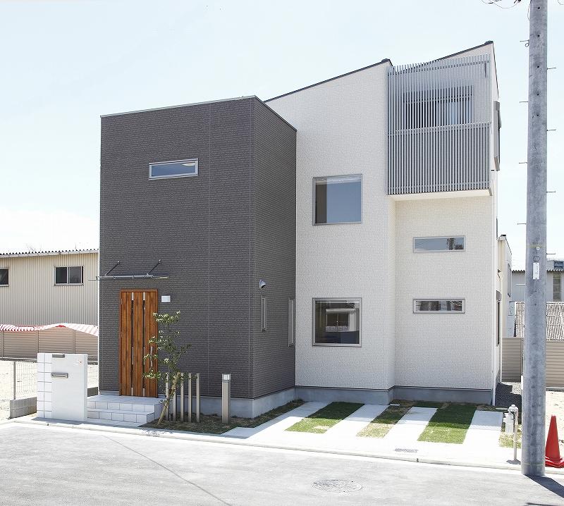 Local appearance photo. Local model house appearance. Come stylish model house, Please check with your eyes. Local (12 May 2012) shooting