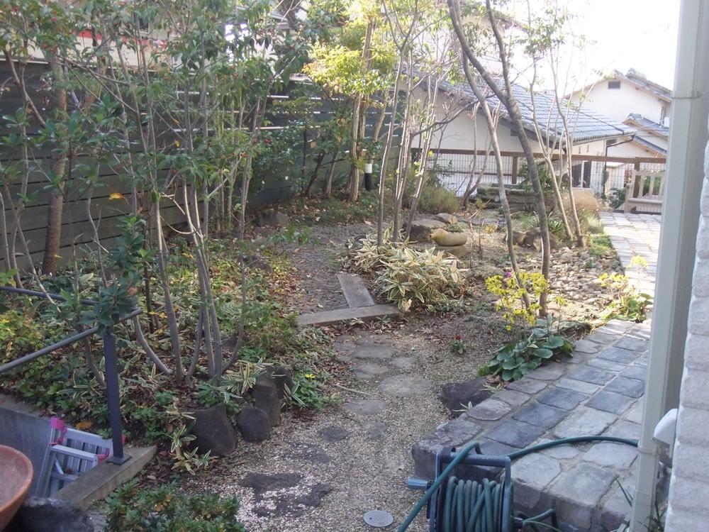 Garden. Local (12 May 2013) Shooting, It has been cleanly care