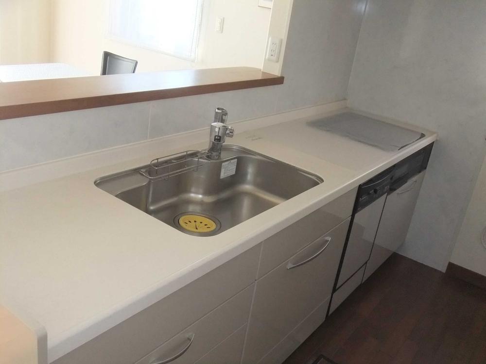 Kitchen. Indoor (12 May 2013) Shooting, It is the first floor of the kitchen. Of course, with dishwasher, IH is a stove.