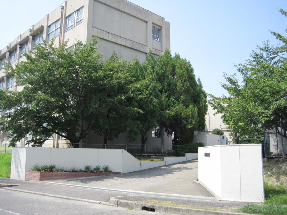 Junior high school. Sakaishiritsu Harumidai until junior high school 2392m