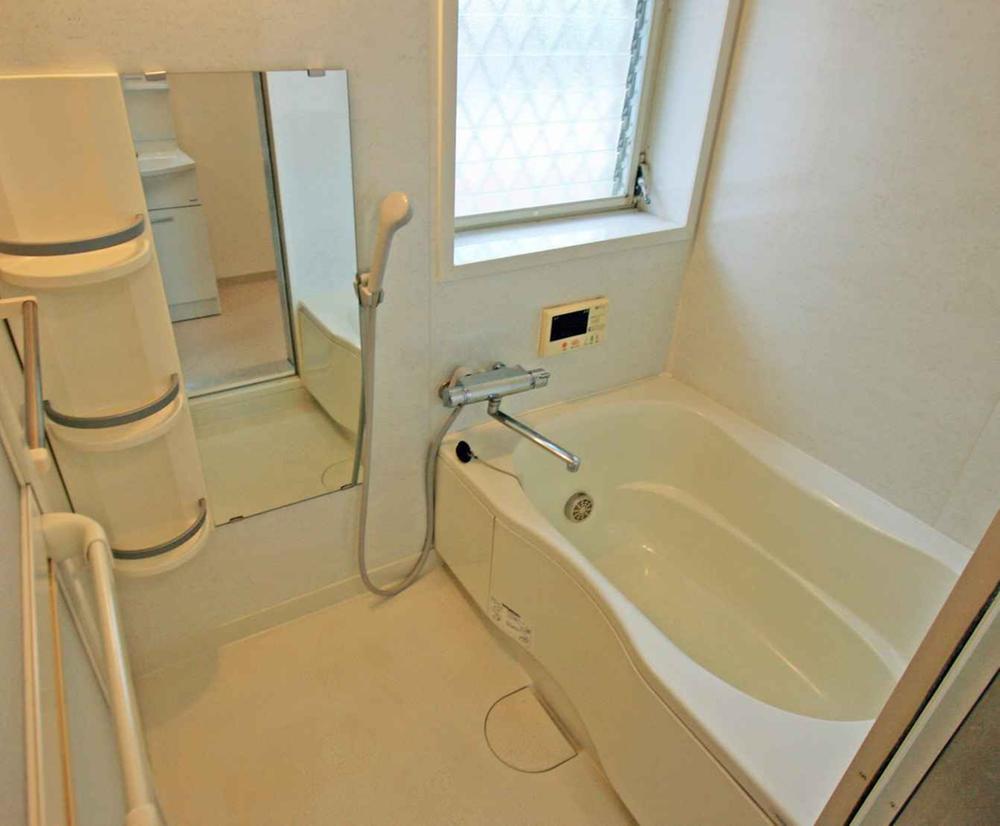 Bathroom. Indoor (10 May 2013) Shooting, Heisei unit has bus exchange on 20 August.