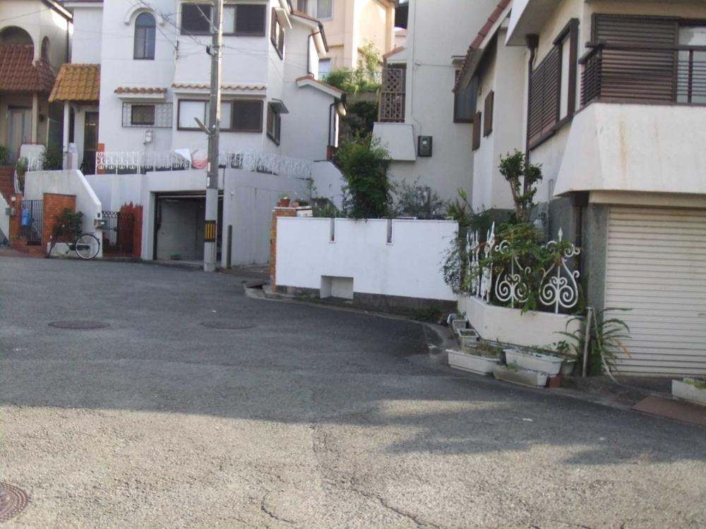 Local photos, including front road. Local (10 May 2013) Shooting