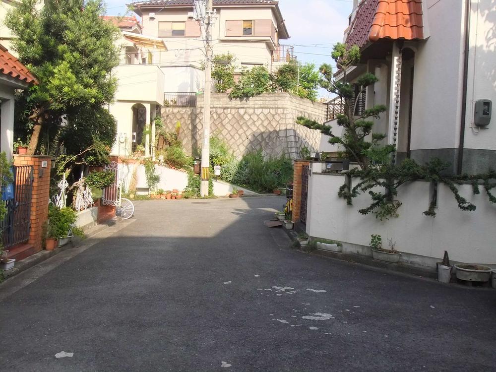 Local photos, including front road. Local (10 May 2013) Shooting