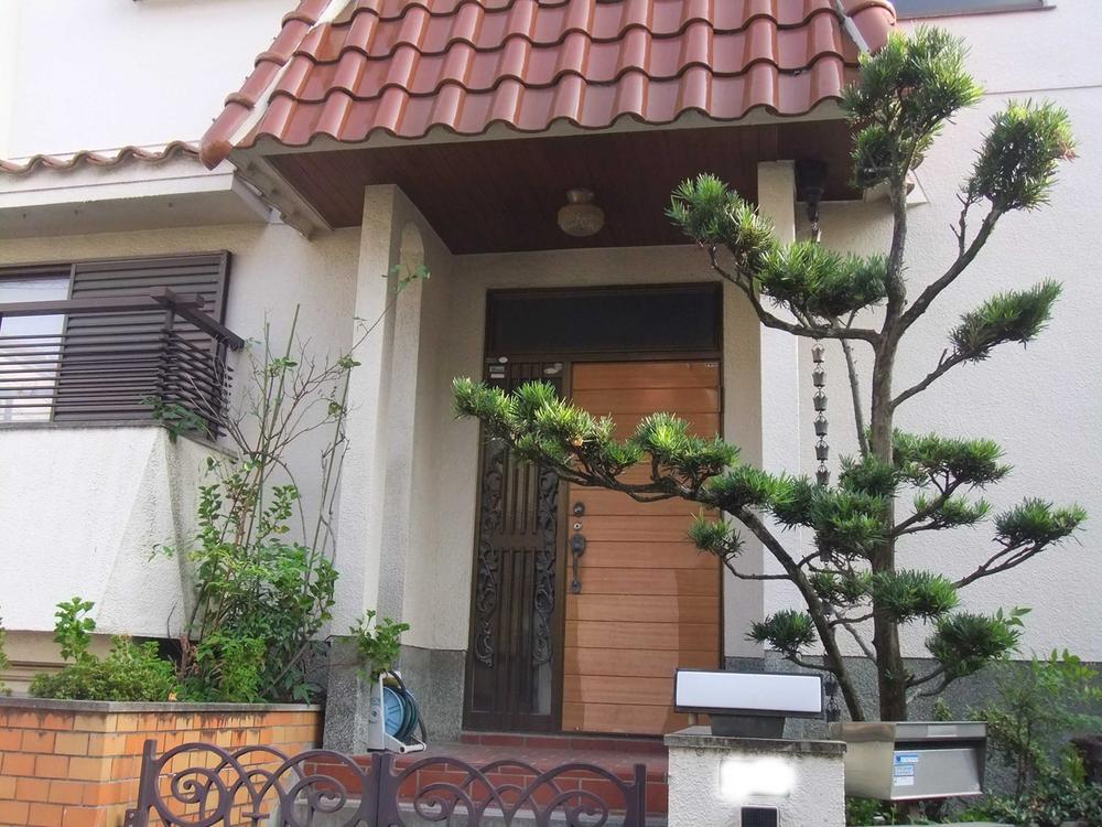 Entrance. Local (10 May 2013) Shooting