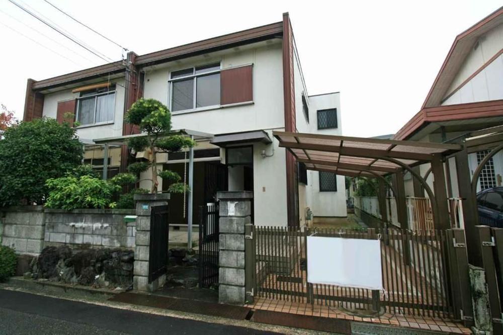 Local appearance photo. It is a local appearance