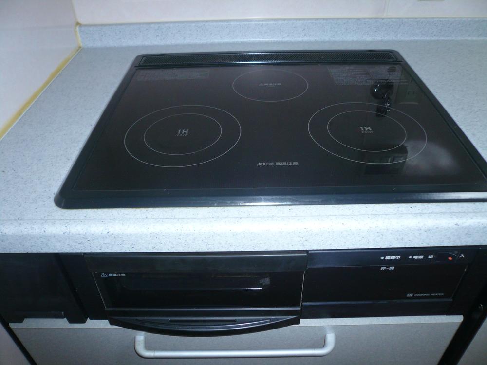 Kitchen. Care is a simple stove