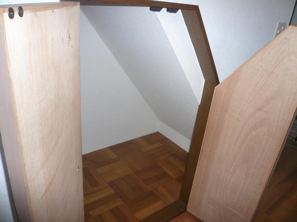 Receipt. Staircase under storage