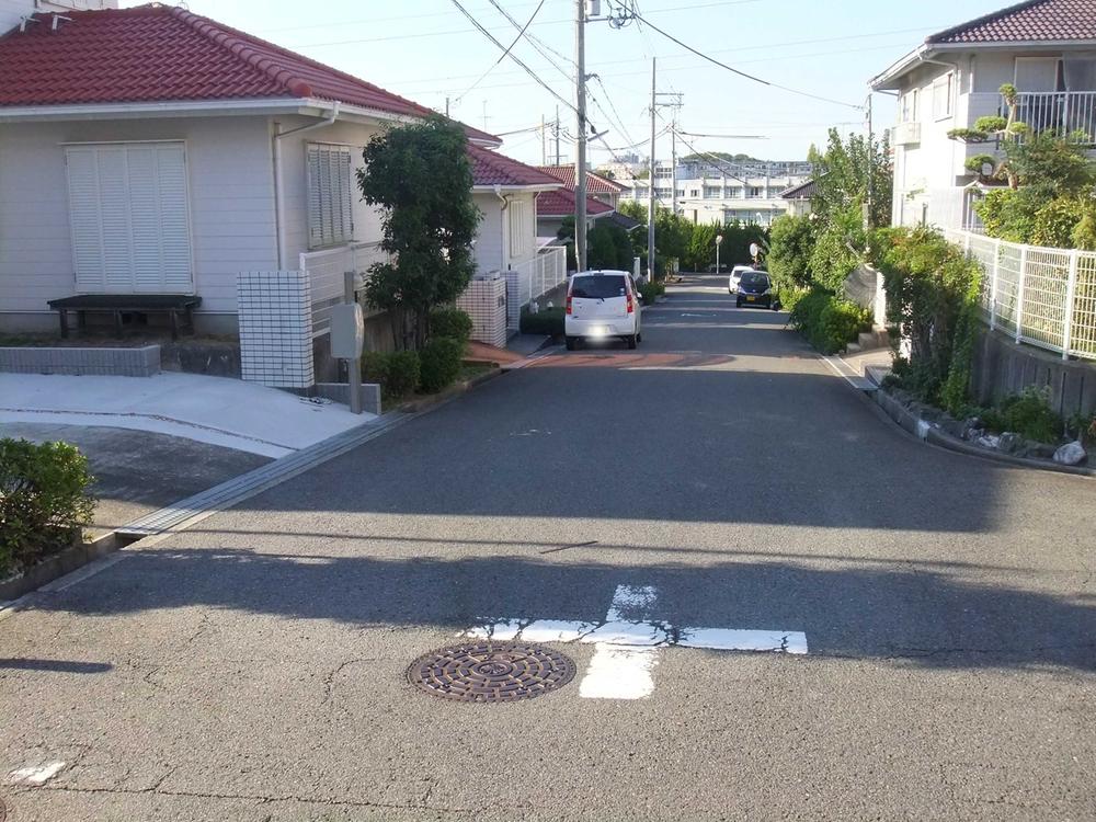 Local photos, including front road. Local (10 May 2013) Shooting, Around is the region in which the house was built at about the same time lined.