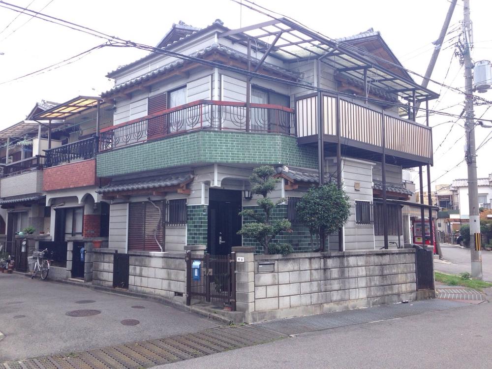 Local appearance photo. Local dismantling before