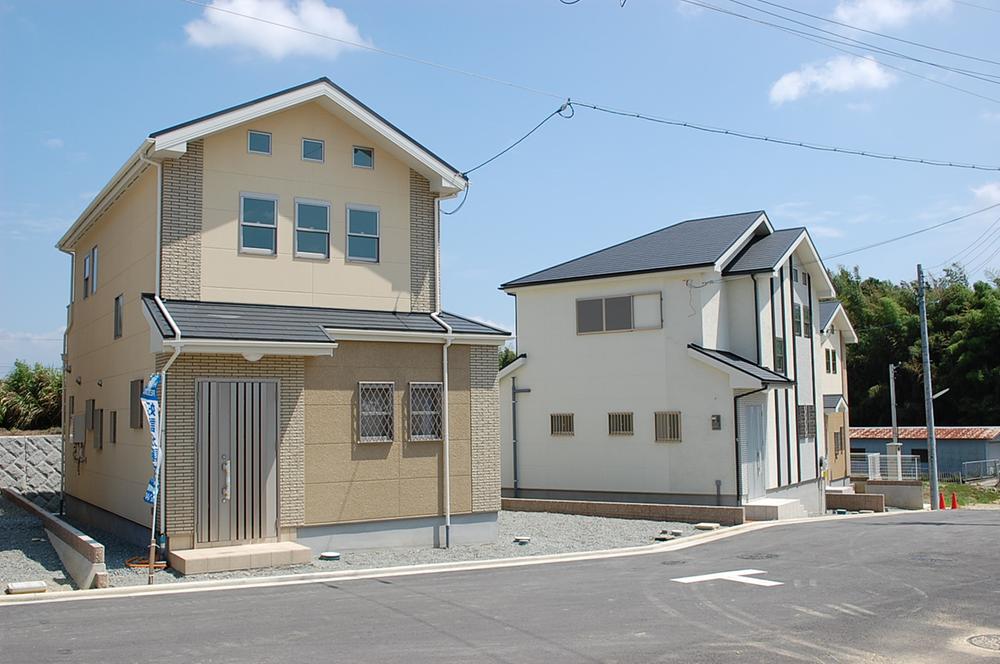 Local appearance photo. We apart so home together. Front road 6.7m spacious.