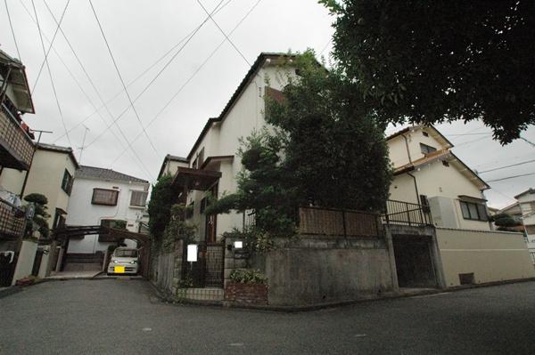 Local photos, including front road. Local (10 May 2013) Shooting