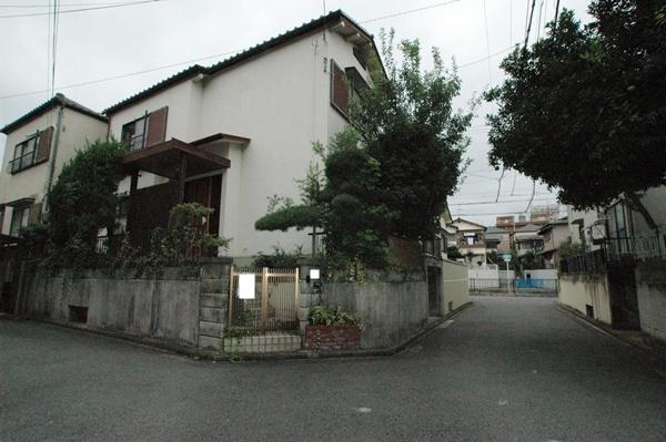 Local photos, including front road. Local (10 May 2013) Shooting