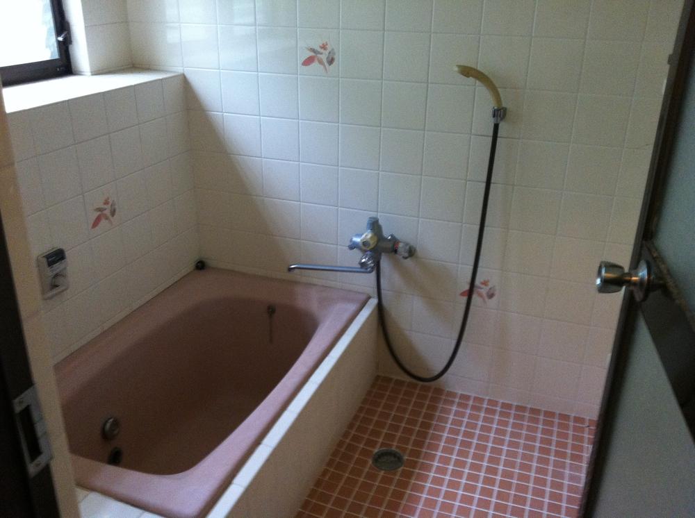 Bathroom. Room (August 2013) Shooting