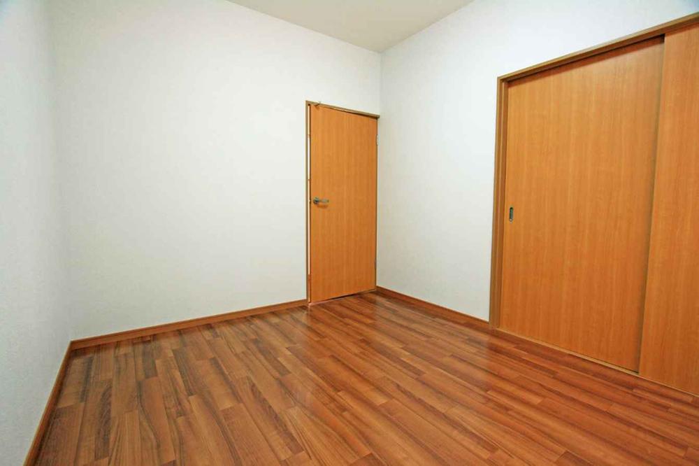 Non-living room. Can be stored a lot there is also housed in Western-style!