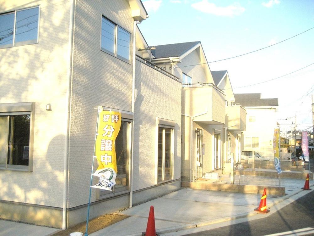 Local photos, including front road. 1 Building ~ 3 is a Building.