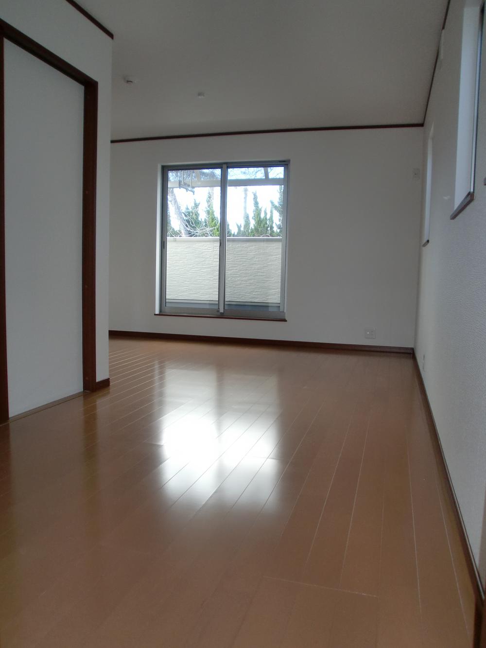 Living. There is bright sunshine plug.