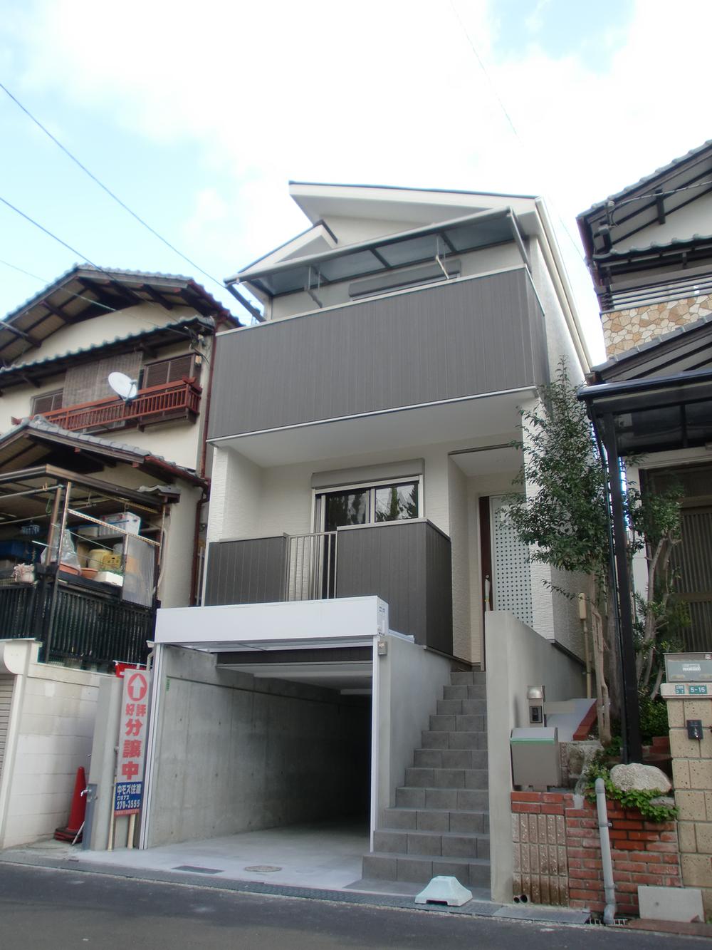 Local appearance photo. It is a quiet residential area.