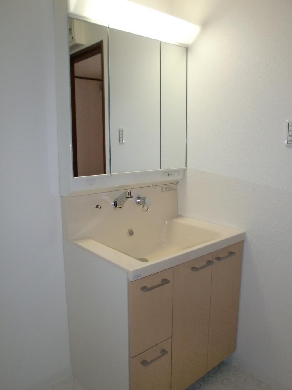 Wash basin, toilet. Good is a wash basin easy to use.