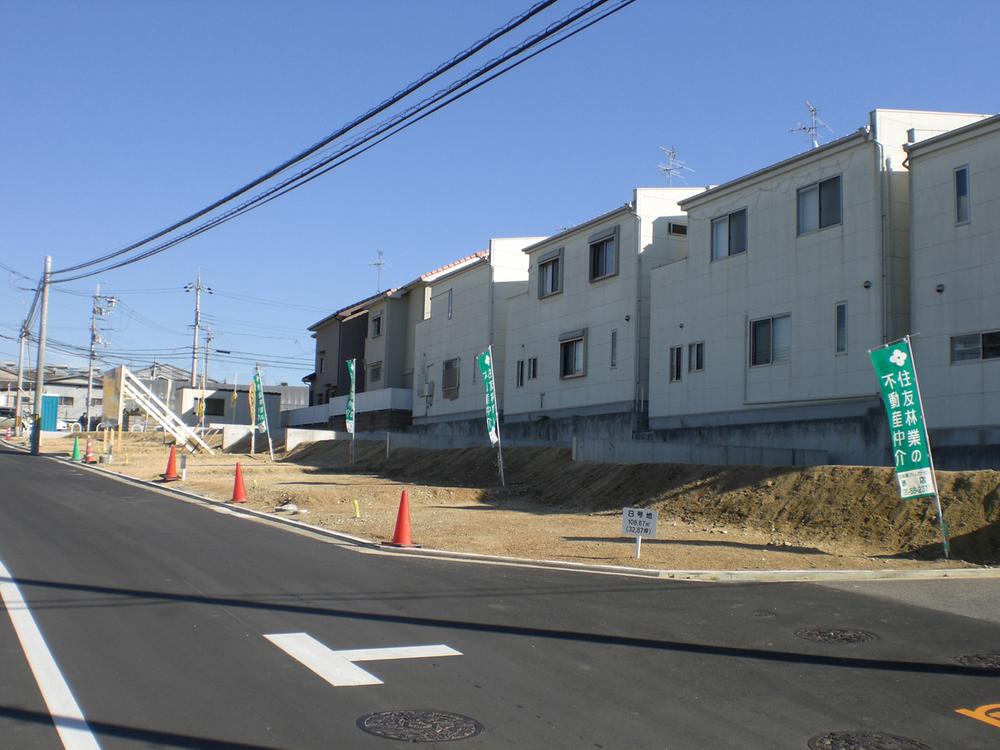 Local photos, including front road. Local (11 May 2013) Shooting