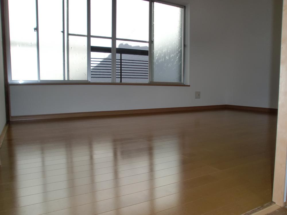 Non-living room. Flooring is also re-covering already