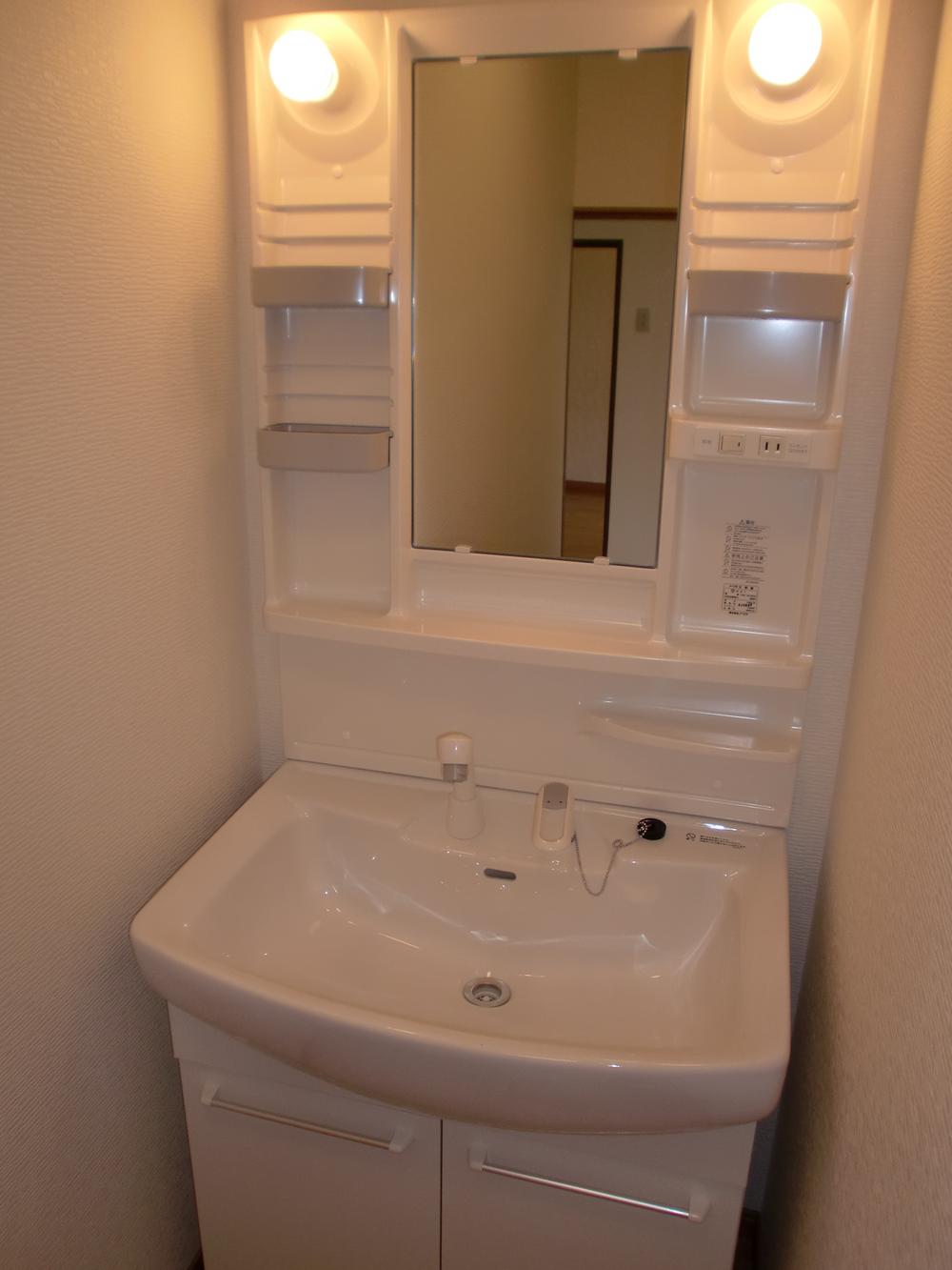 Wash basin, toilet. Already had made also washstand