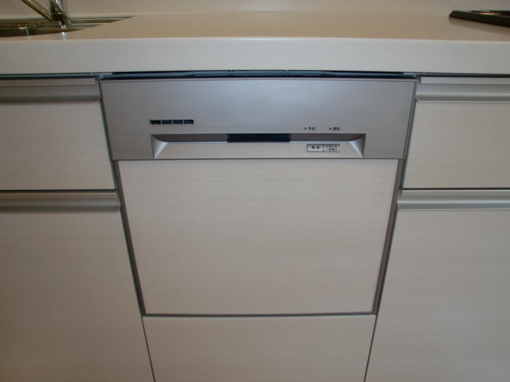 Kitchen. Housework with easy dish washing and drying machine