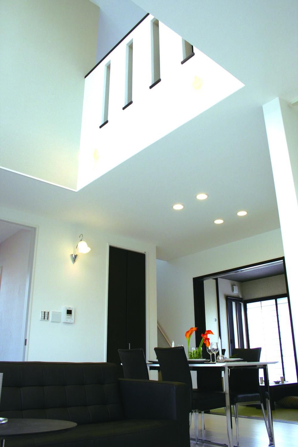 Light coming through Fukinuki is for us to emphasize the sense of openness