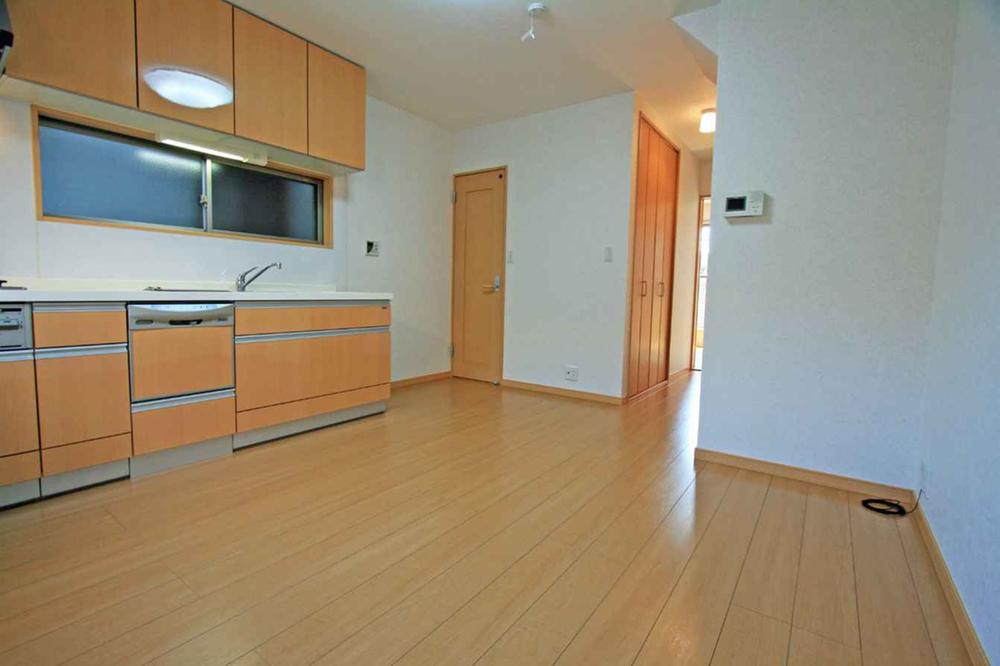 Living. You can use widely because it is a wall of the kitchen.