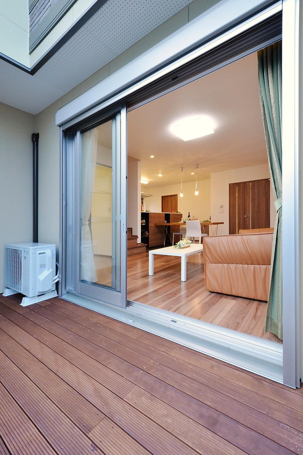 Other. Wood deck that can also be used as an extension of the living room. Gardening and barbecue, Space, etc. of relaxation, Likely to be available in the multi-purpose. (Model house)